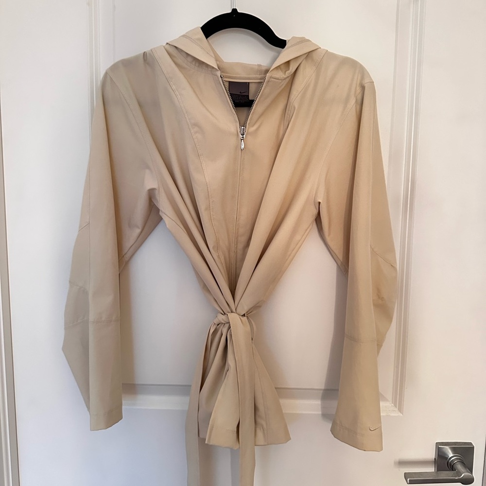 Nike Dri-Fit Jacket Zip With Wrap, Size Medium but fits more like a Small, Cream